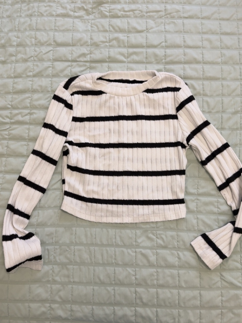 Women's Striped Ribbed Long-Sleeve Sweater - Black/White